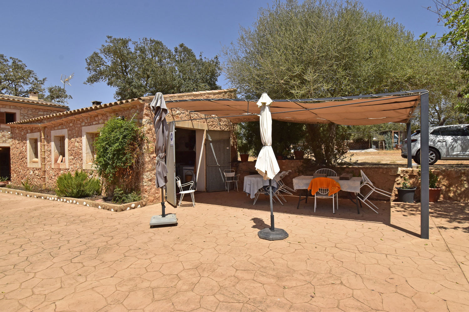 Finca de estilo mallorquín con piscina de agua salada en Felanitx