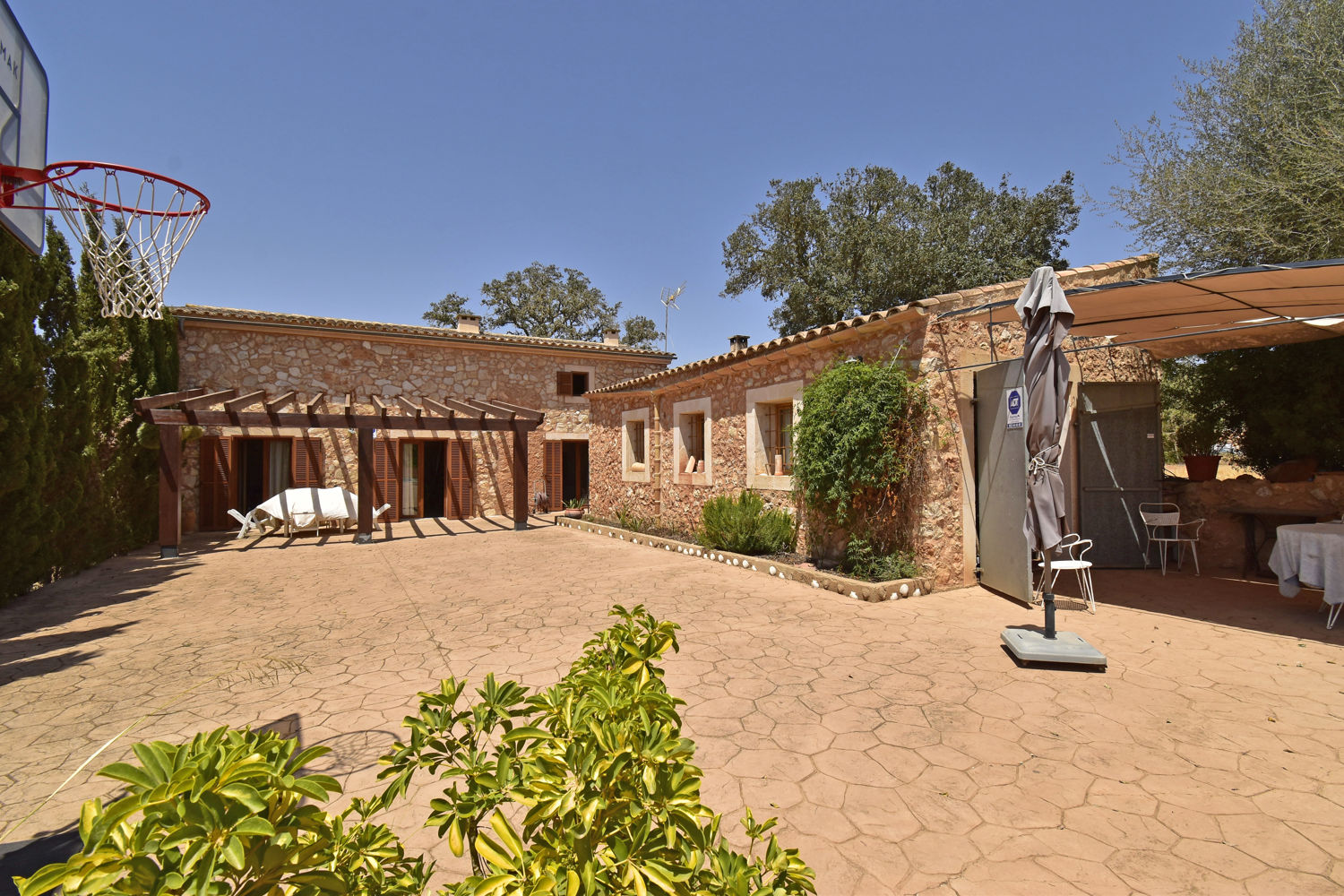 Finca im mallorquinischen Stil mit Salzwasser-Pool in Felanitx