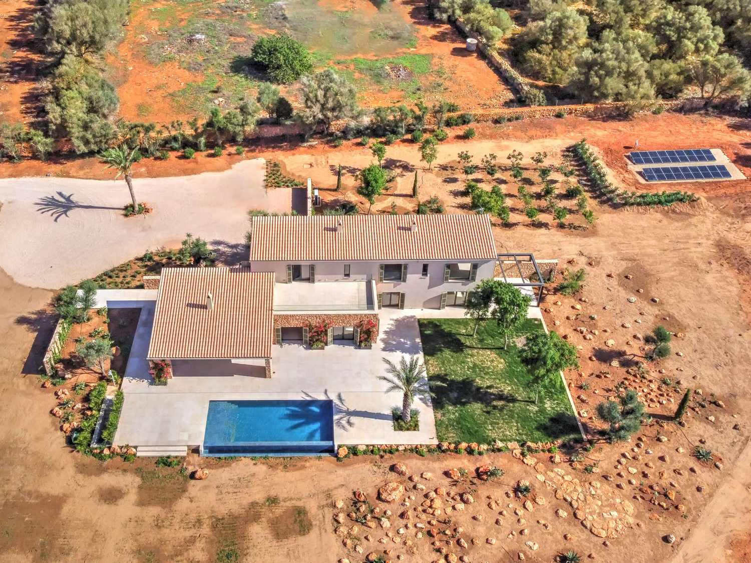 Atractiva casa de campo de nueva construcción con piscina desbordante en Llucmajor