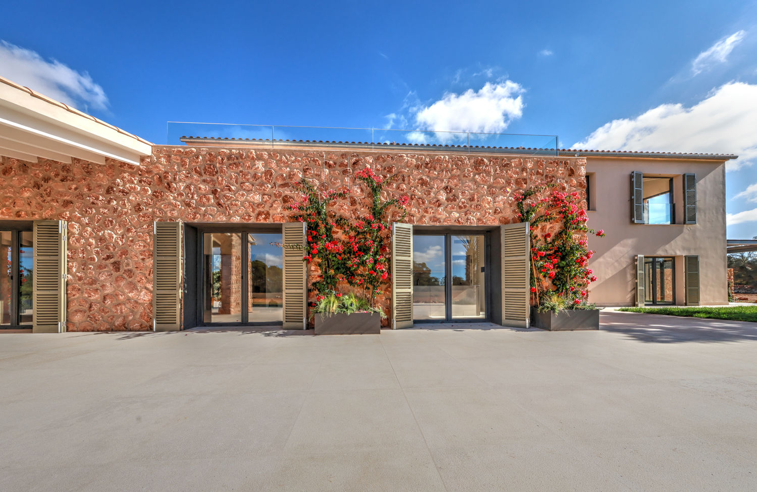 Attraktives Neubau Landhaus mit Infinity-Pool in Llucmajor