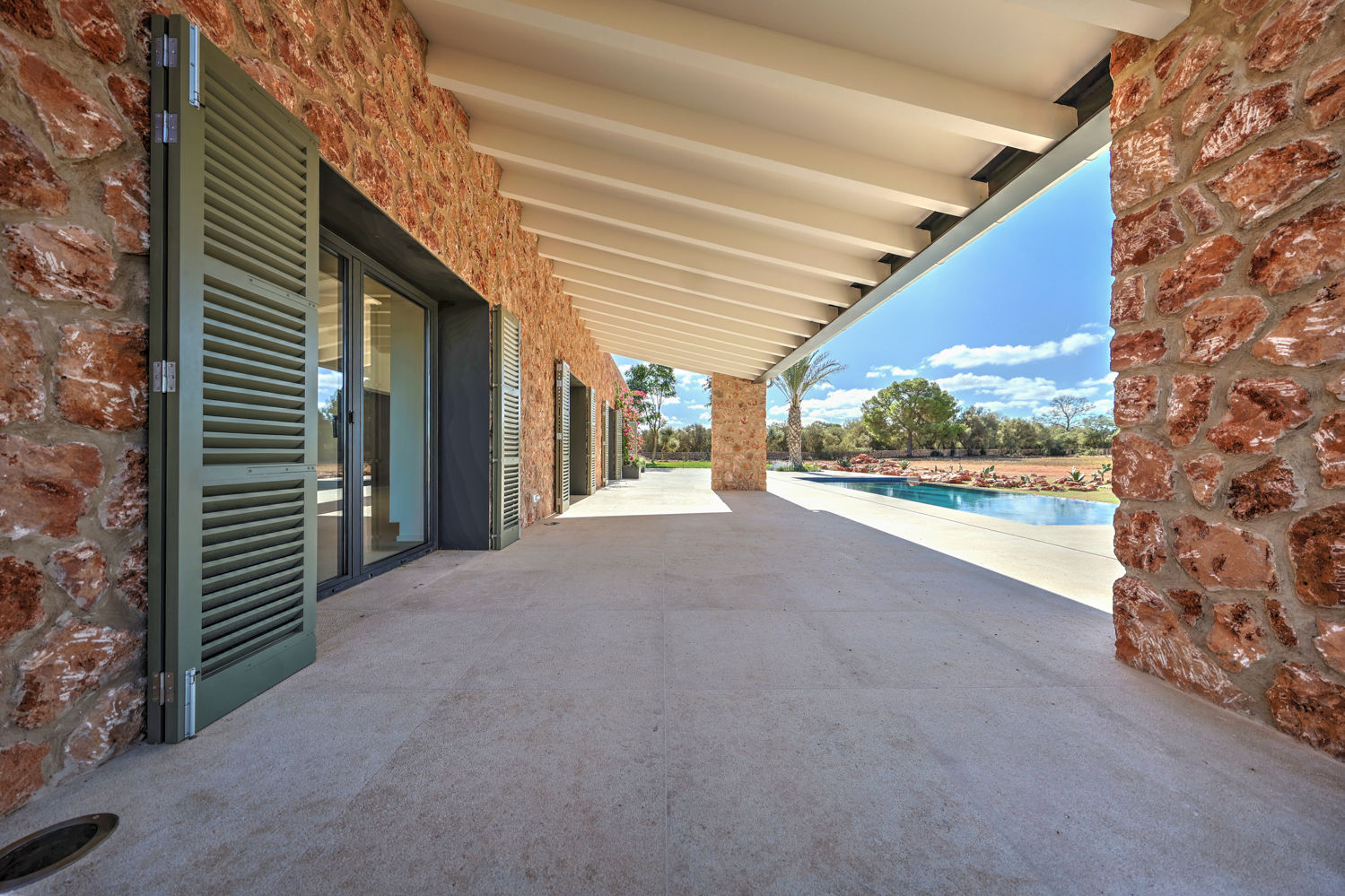 Atractiva casa de campo de nueva construcción con piscina desbordante en Llucmajor