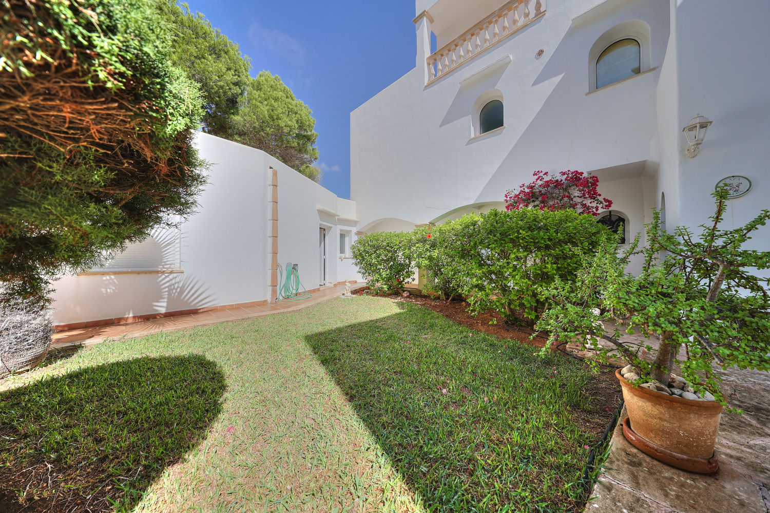 Großzügiges Chalet mit Meerblick in zweiter Linie von Cala d'Or