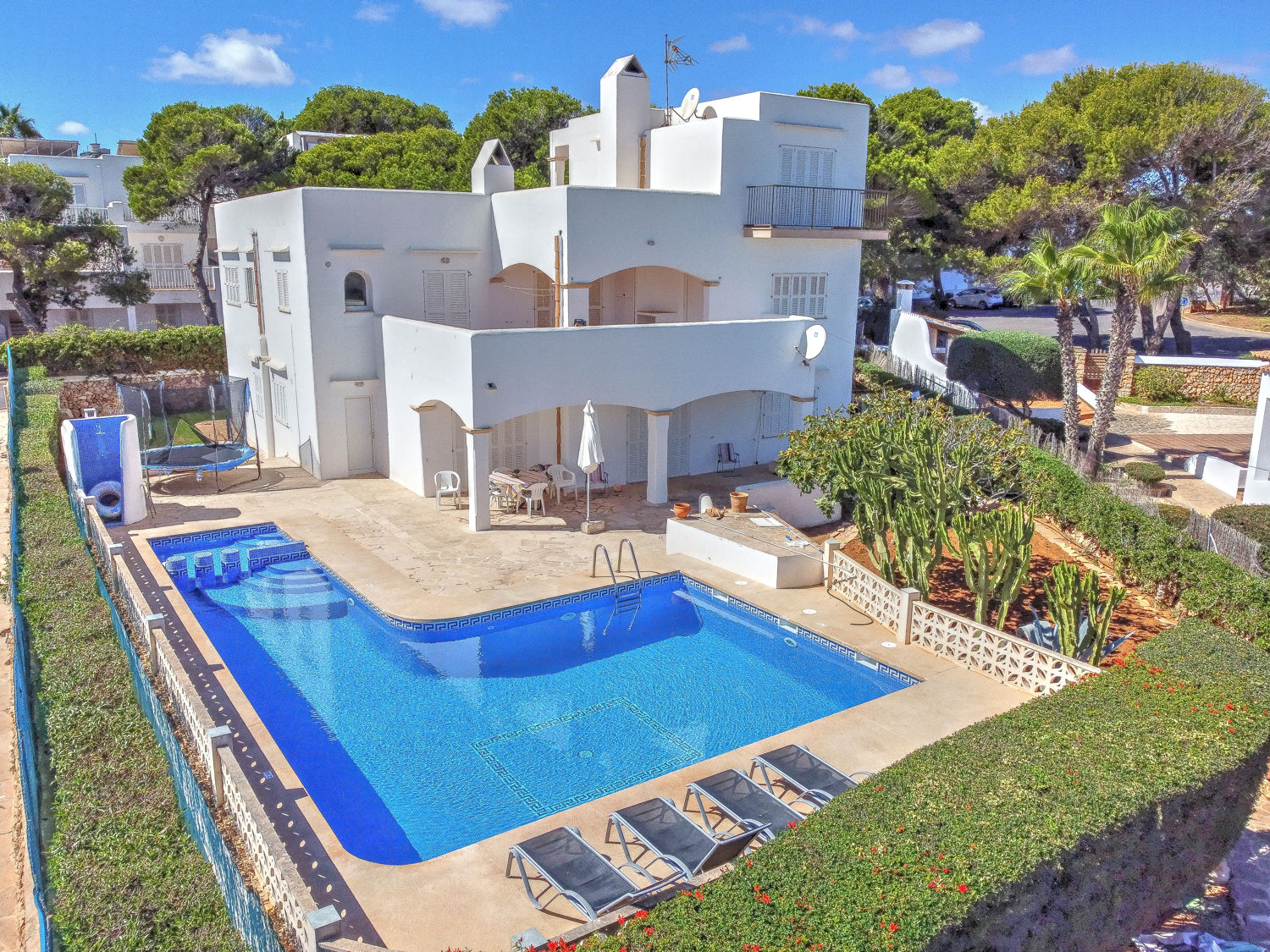 Großzügiges Chalet mit Meerblick in zweiter Linie von Cala d'Or