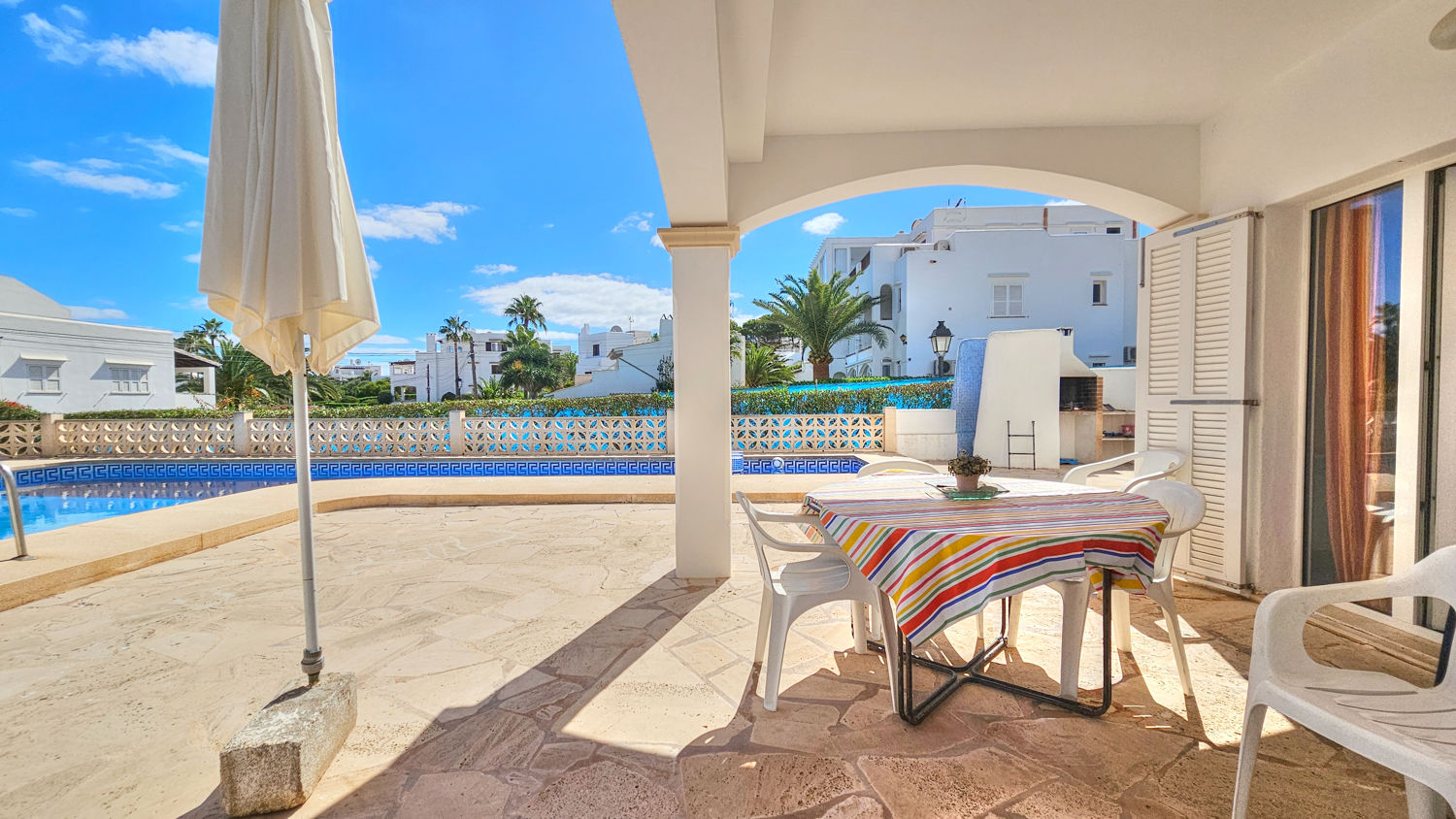 Großzügiges Chalet mit Meerblick in zweiter Linie von Cala d'Or