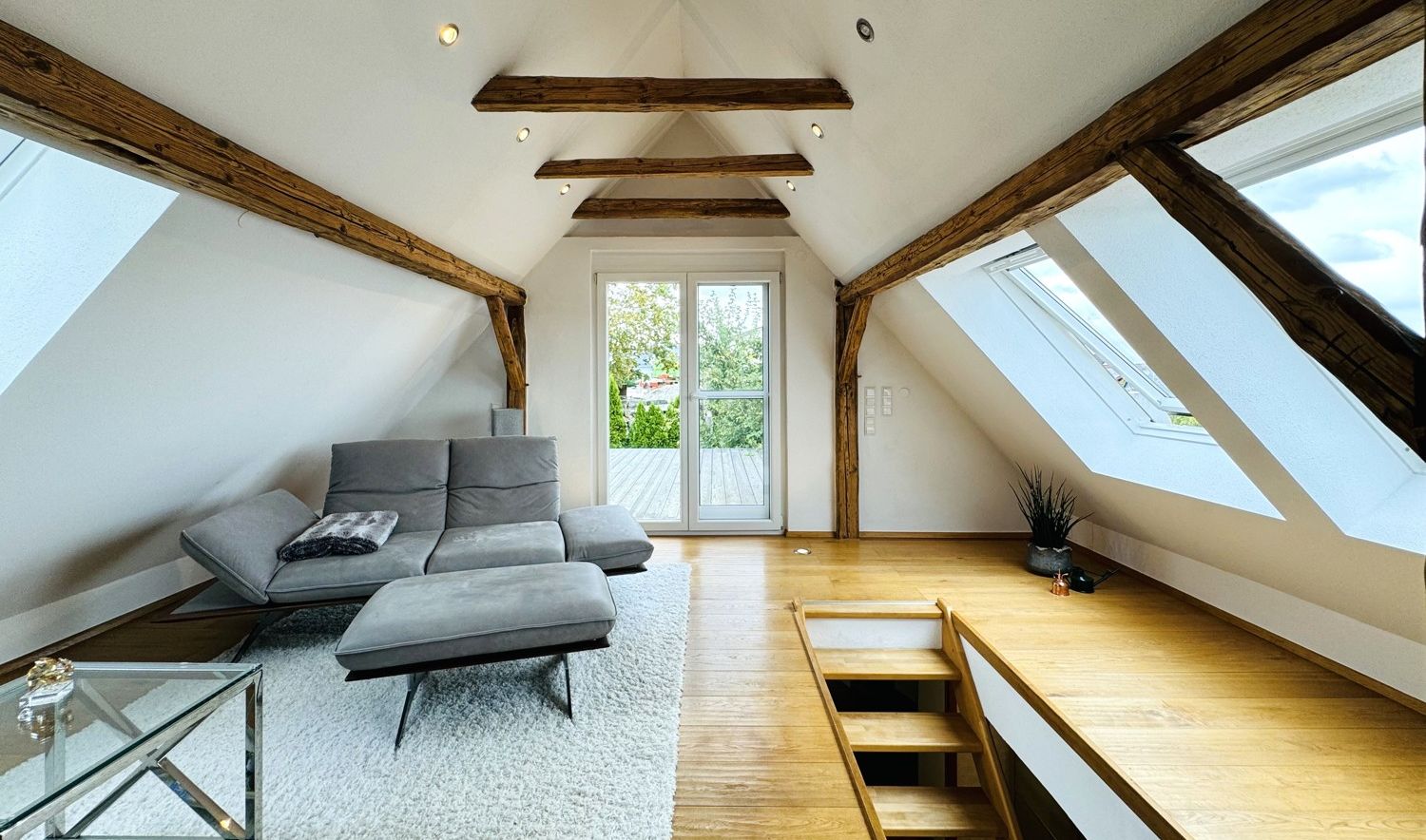 DG mit Zugang Dachterrasse