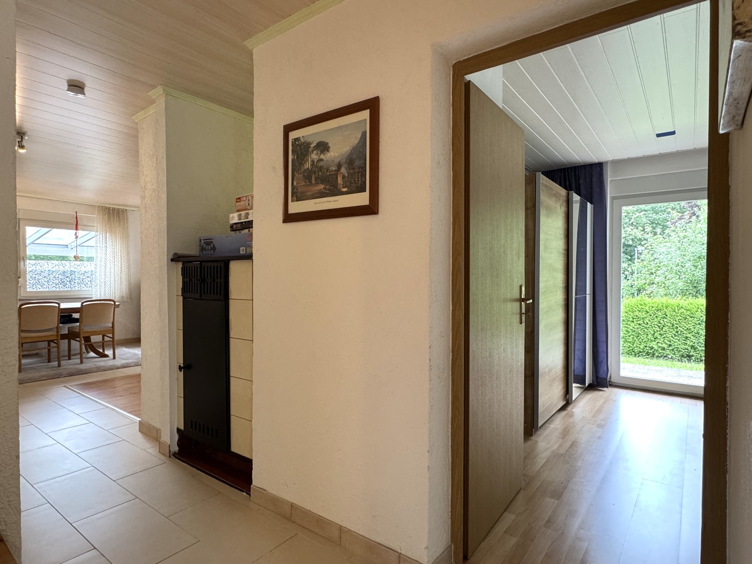 3-Familienhaus auf großem Eckgrundstück mit Gartenhaus und Doppelgarage, Aalen/Hüttfeld