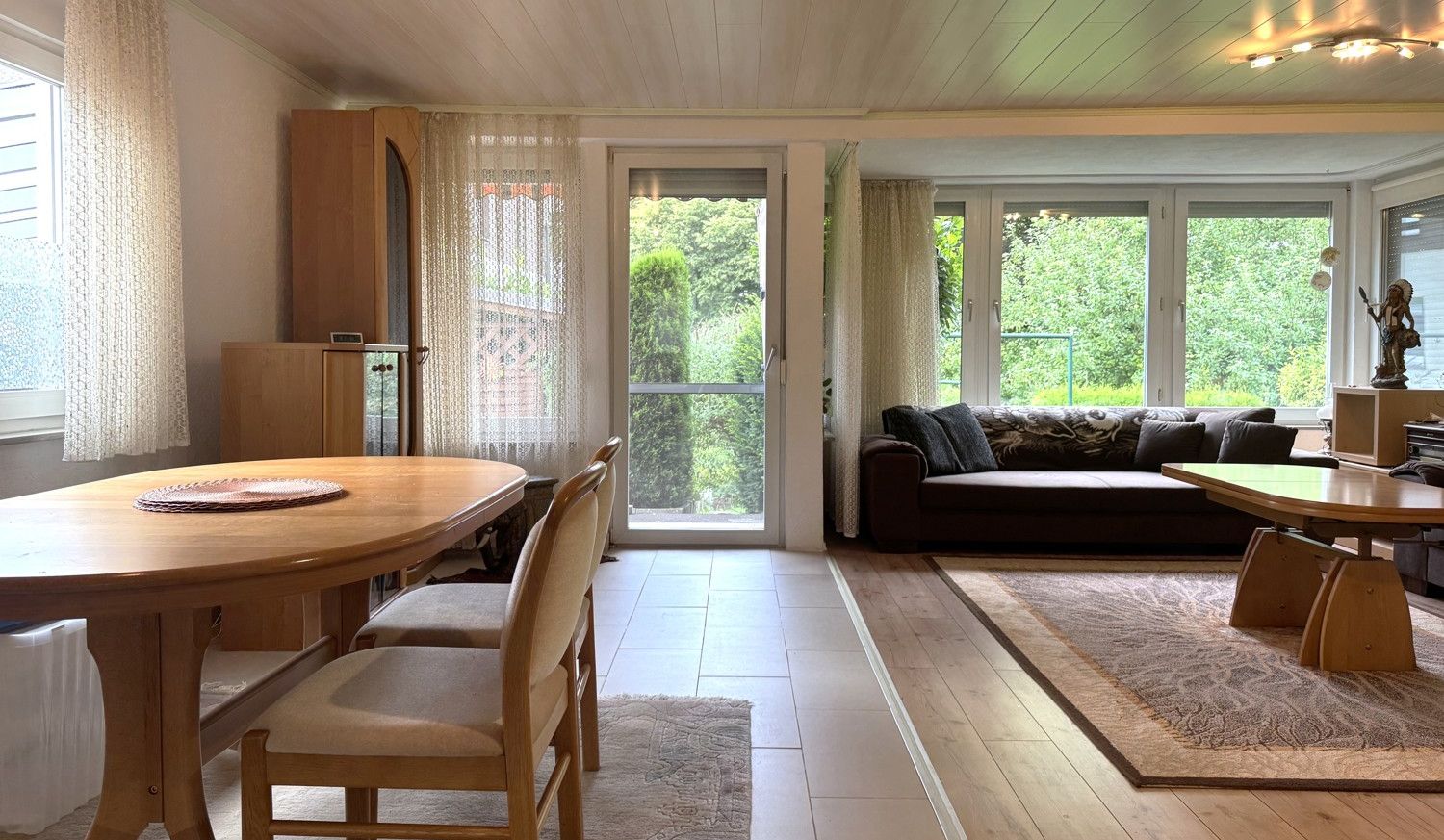 3-Familienhaus auf großem Eckgrundstück mit Gartenhaus und Doppelgarage, Aalen/Hüttfeld