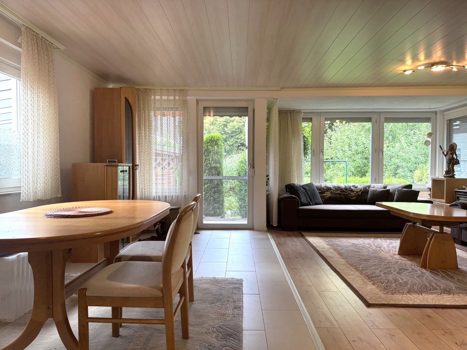 3-Familienhaus auf großem Eckgrundstück mit Gartenhaus und Doppelgarage, Aalen/Hüttfeld
