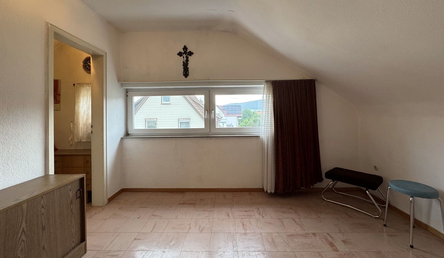 3-Familienhaus auf großem Eckgrundstück mit Gartenhaus und Doppelgarage, Aalen/Hüttfeld