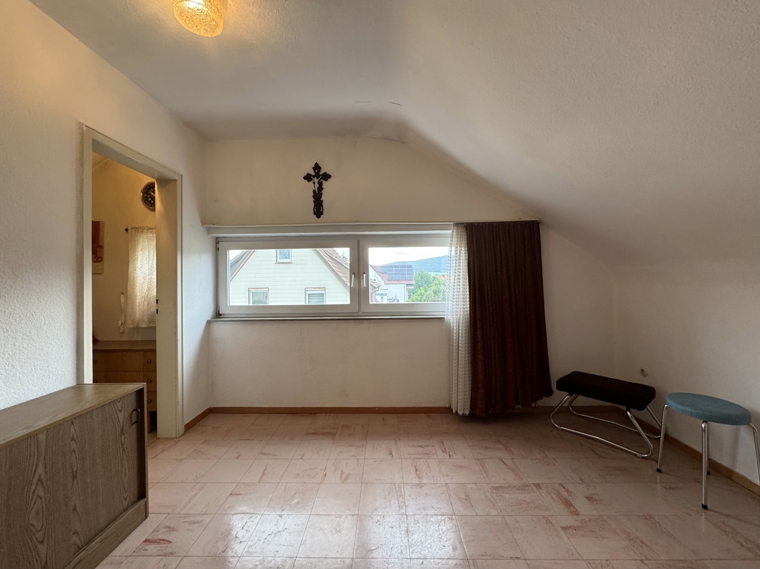 3-Familienhaus auf großem Eckgrundstück mit Gartenhaus und Doppelgarage, Aalen/Hüttfeld