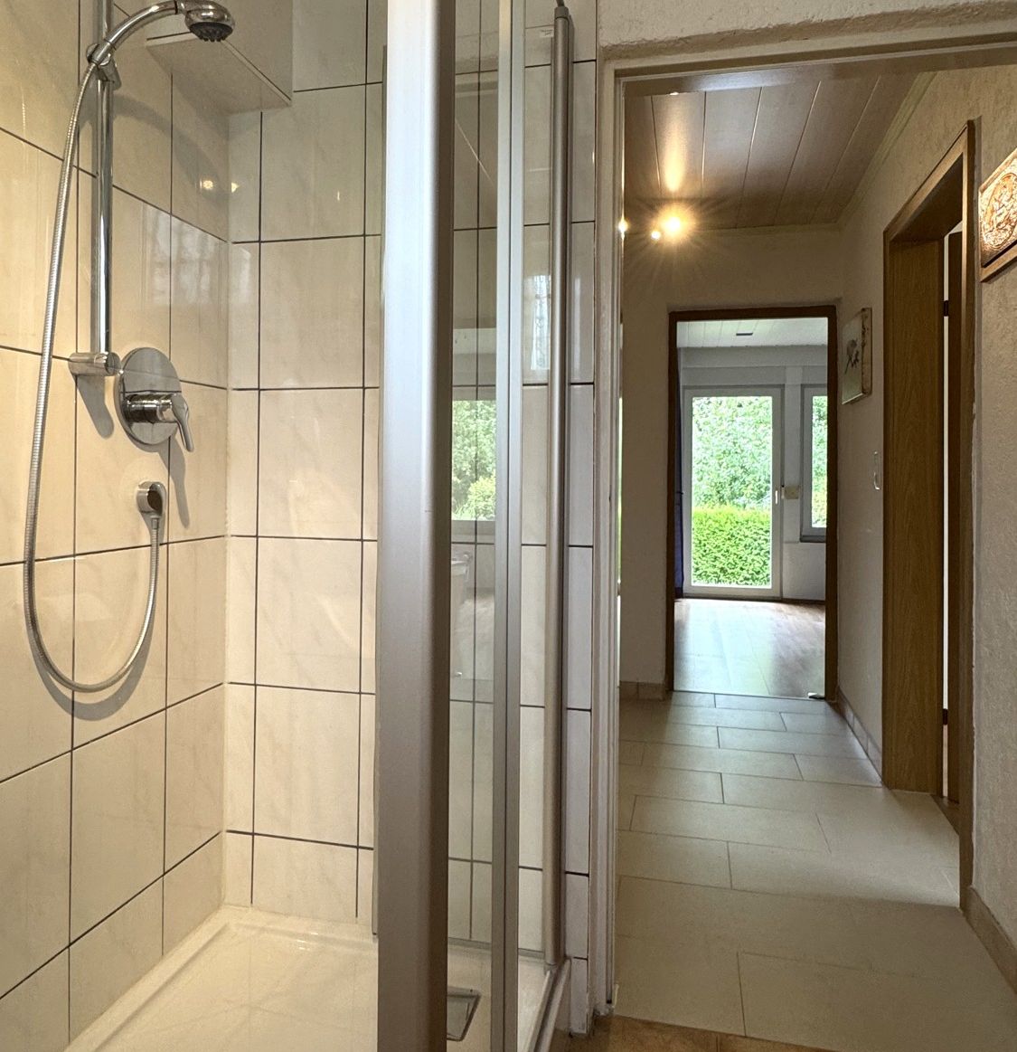 3-Familienhaus auf großem Eckgrundstück mit Gartenhaus und Doppelgarage, Aalen/Hüttfeld