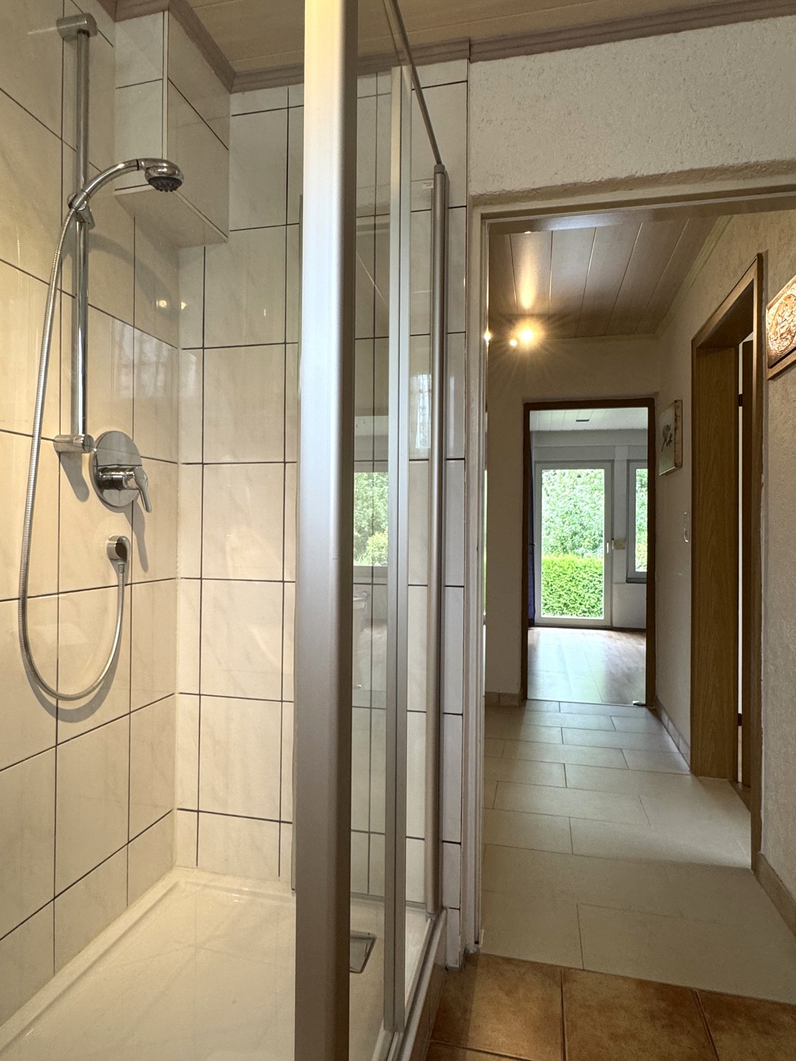 3-Familienhaus auf großem Eckgrundstück mit Gartenhaus und Doppelgarage, Aalen/Hüttfeld