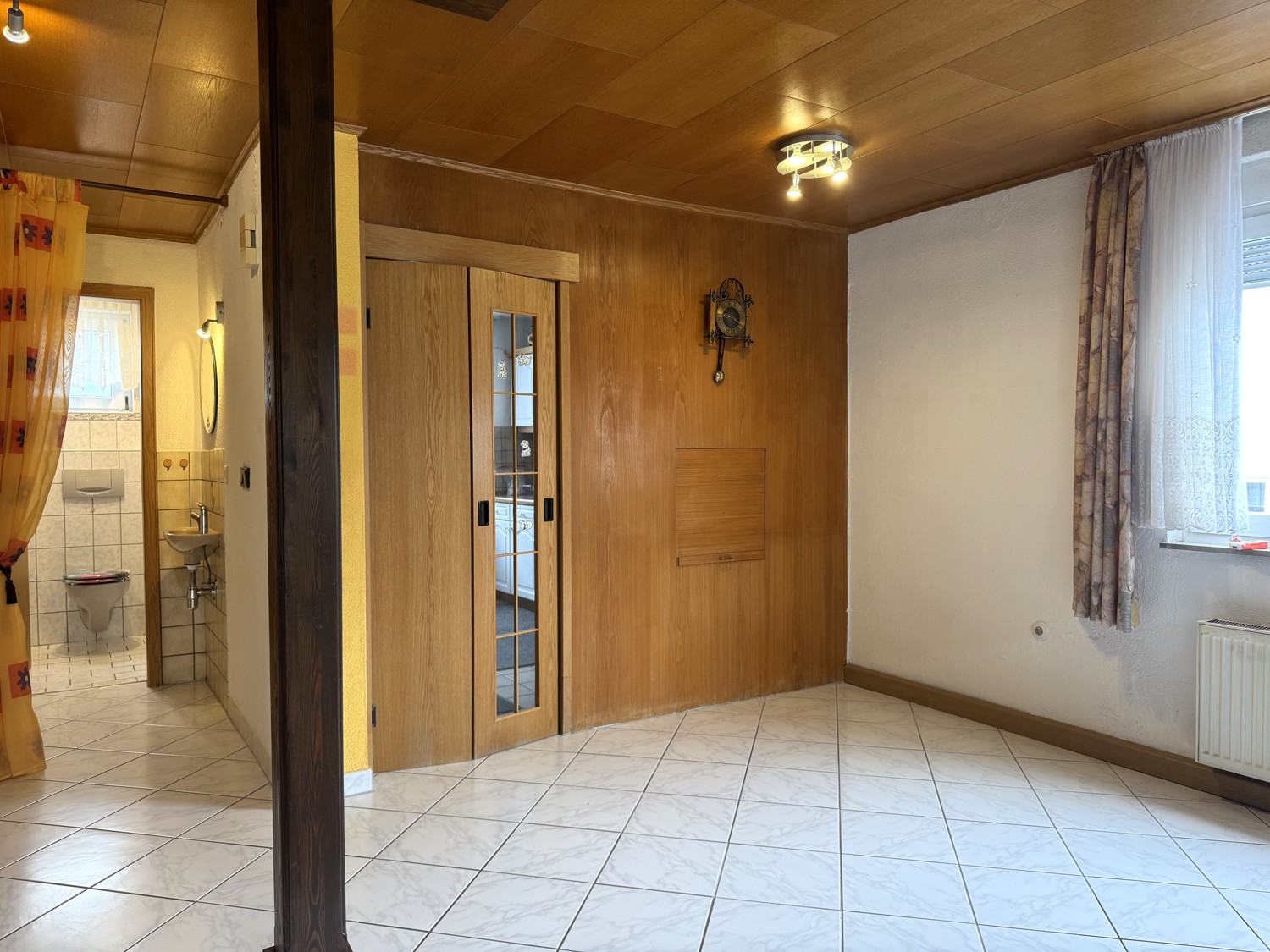 3-Familienhaus auf großem Eckgrundstück mit Gartenhaus und Doppelgarage, Aalen/Hüttfeld