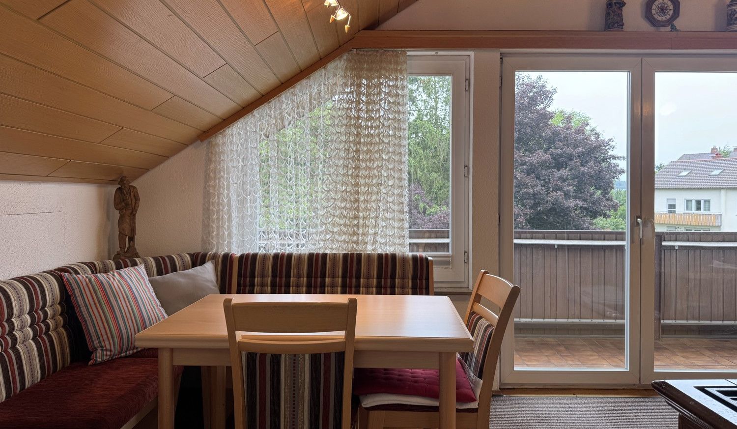 3-Familienhaus auf großem Eckgrundstück mit Gartenhaus und Doppelgarage, Aalen/Hüttfeld