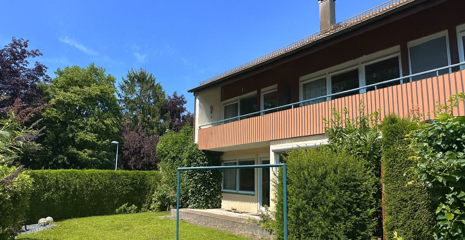 3-Familienhaus auf großem Eckgrundstück mit Gartenhaus und Doppelgarage, Aalen/Hüttfeld