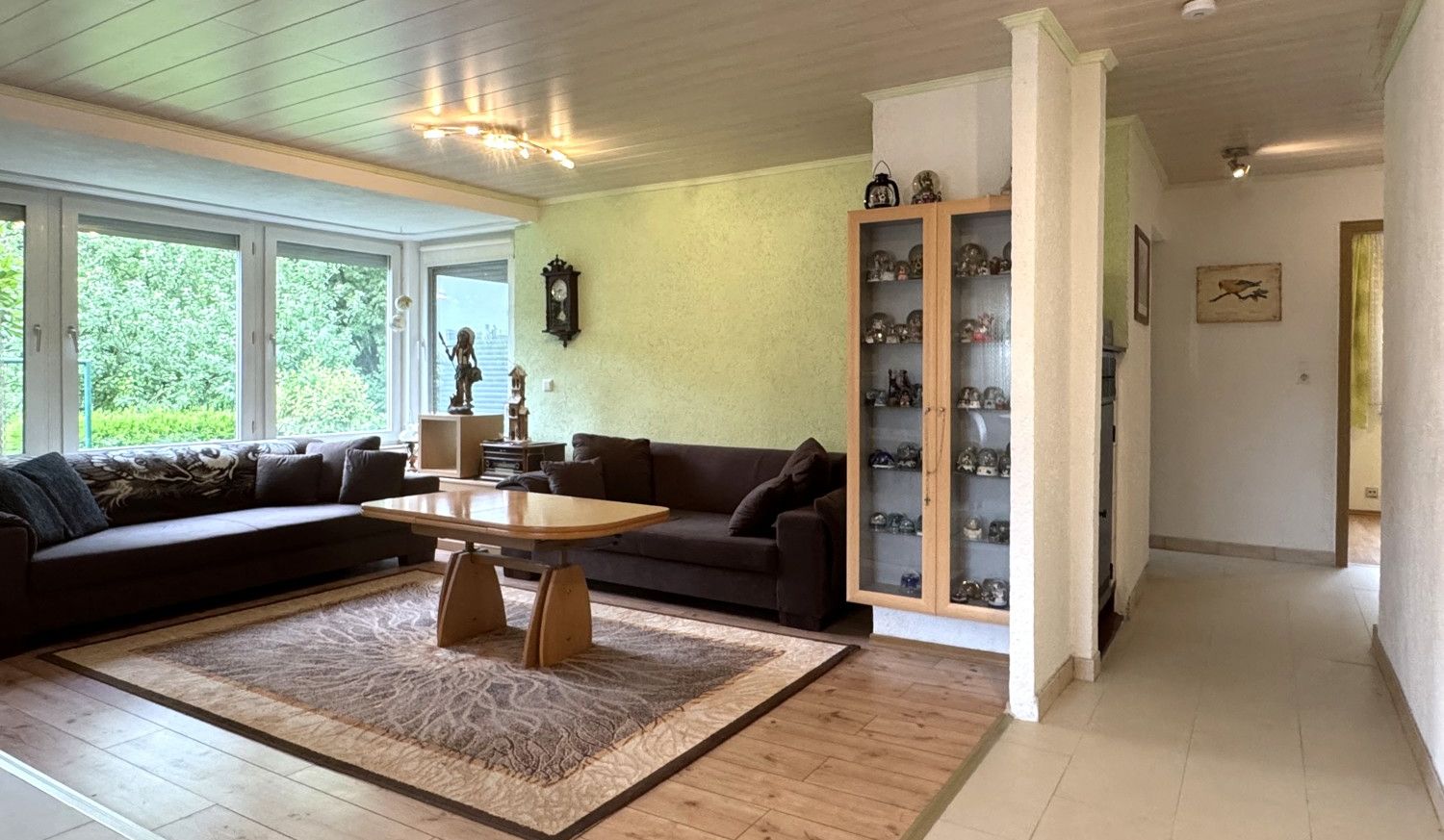 3-Familienhaus auf großem Eckgrundstück mit Gartenhaus und Doppelgarage, Aalen/Hüttfeld