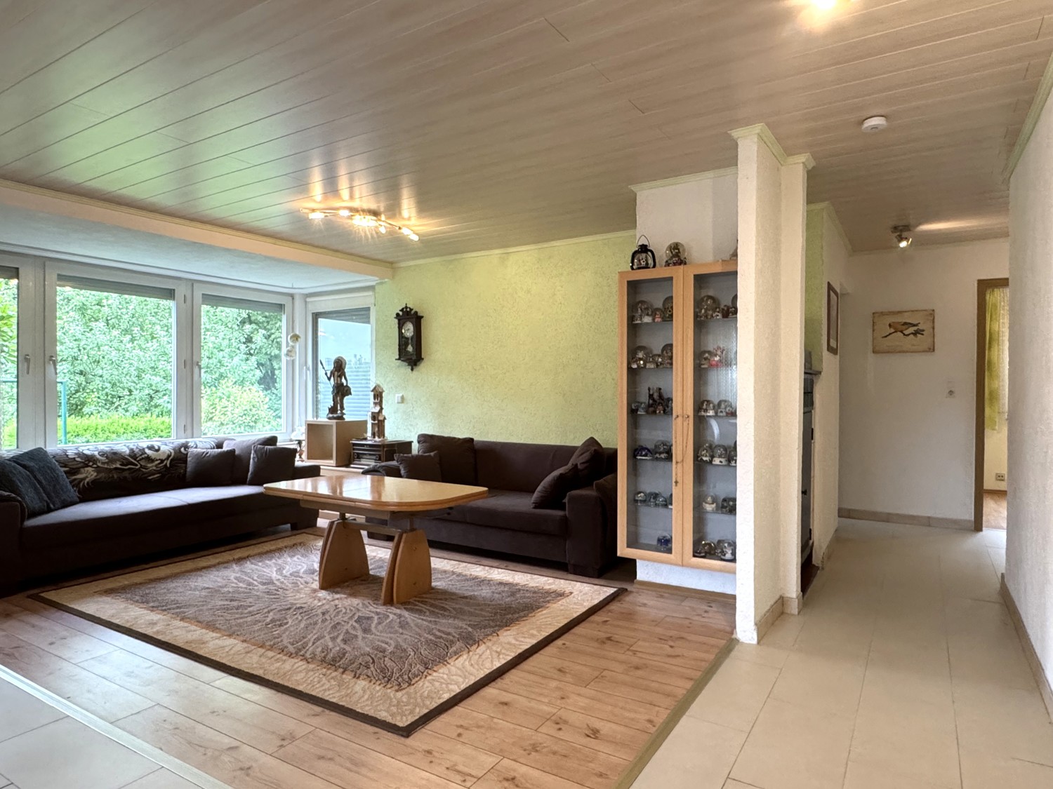 3-Familienhaus auf großem Eckgrundstück mit Gartenhaus und Doppelgarage, Aalen/Hüttfeld