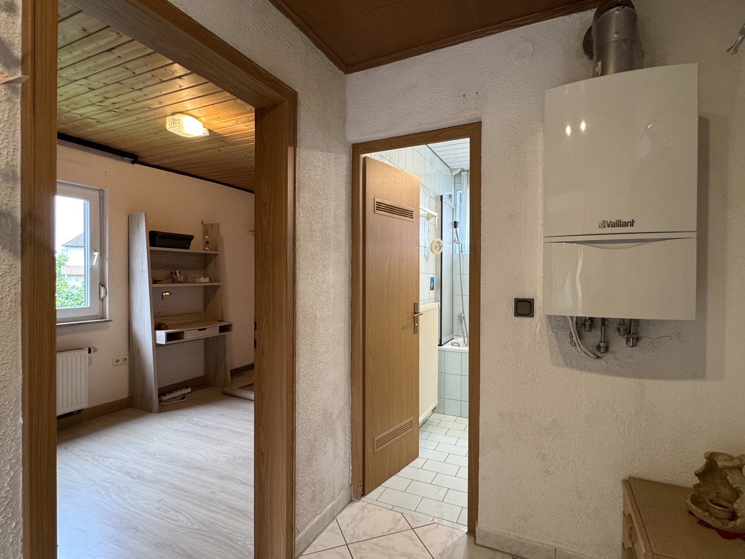 3-Familienhaus auf großem Eckgrundstück mit Gartenhaus und Doppelgarage, Aalen/Hüttfeld