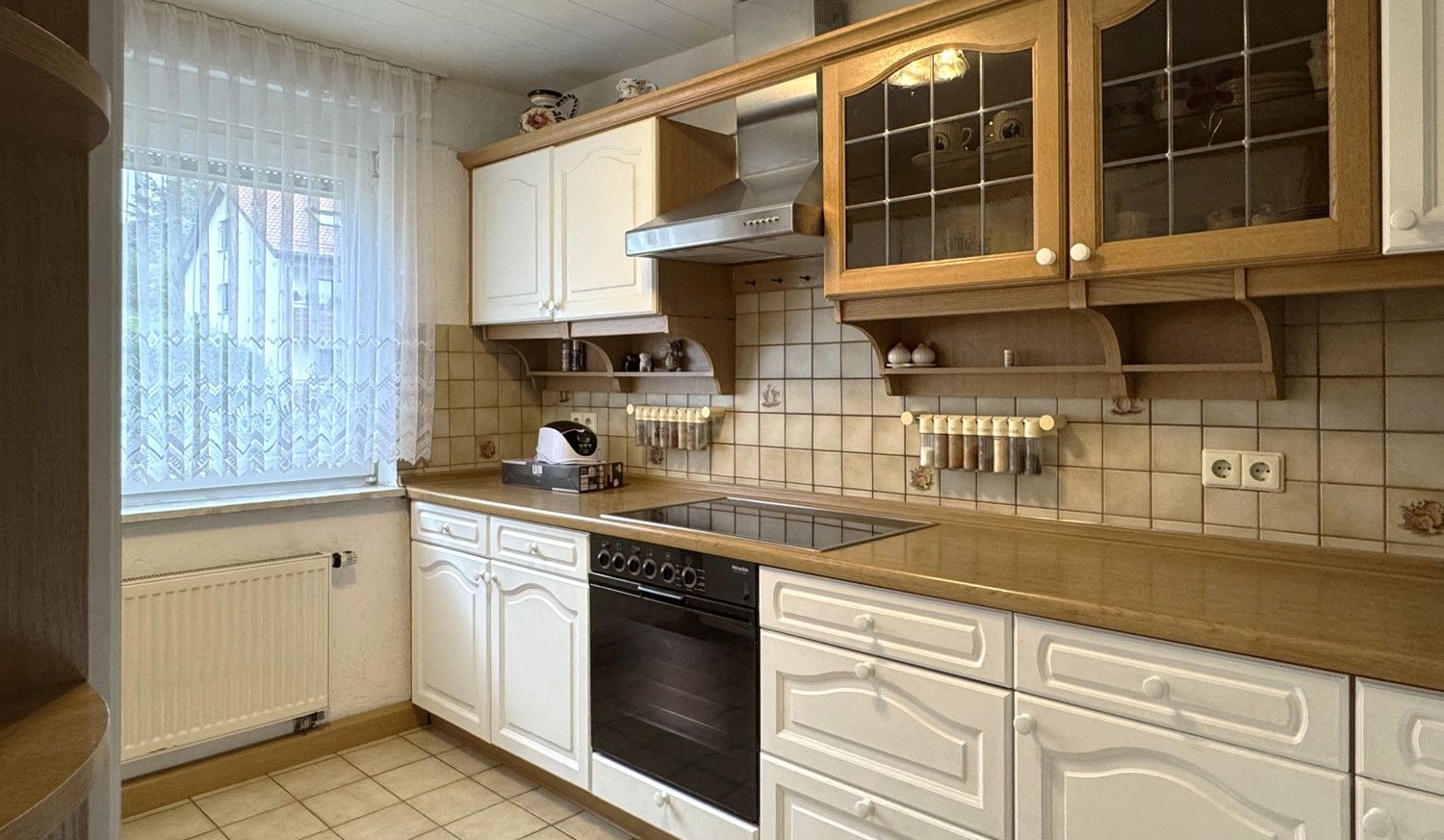 3-Familienhaus auf großem Eckgrundstück mit Gartenhaus und Doppelgarage, Aalen/Hüttfeld