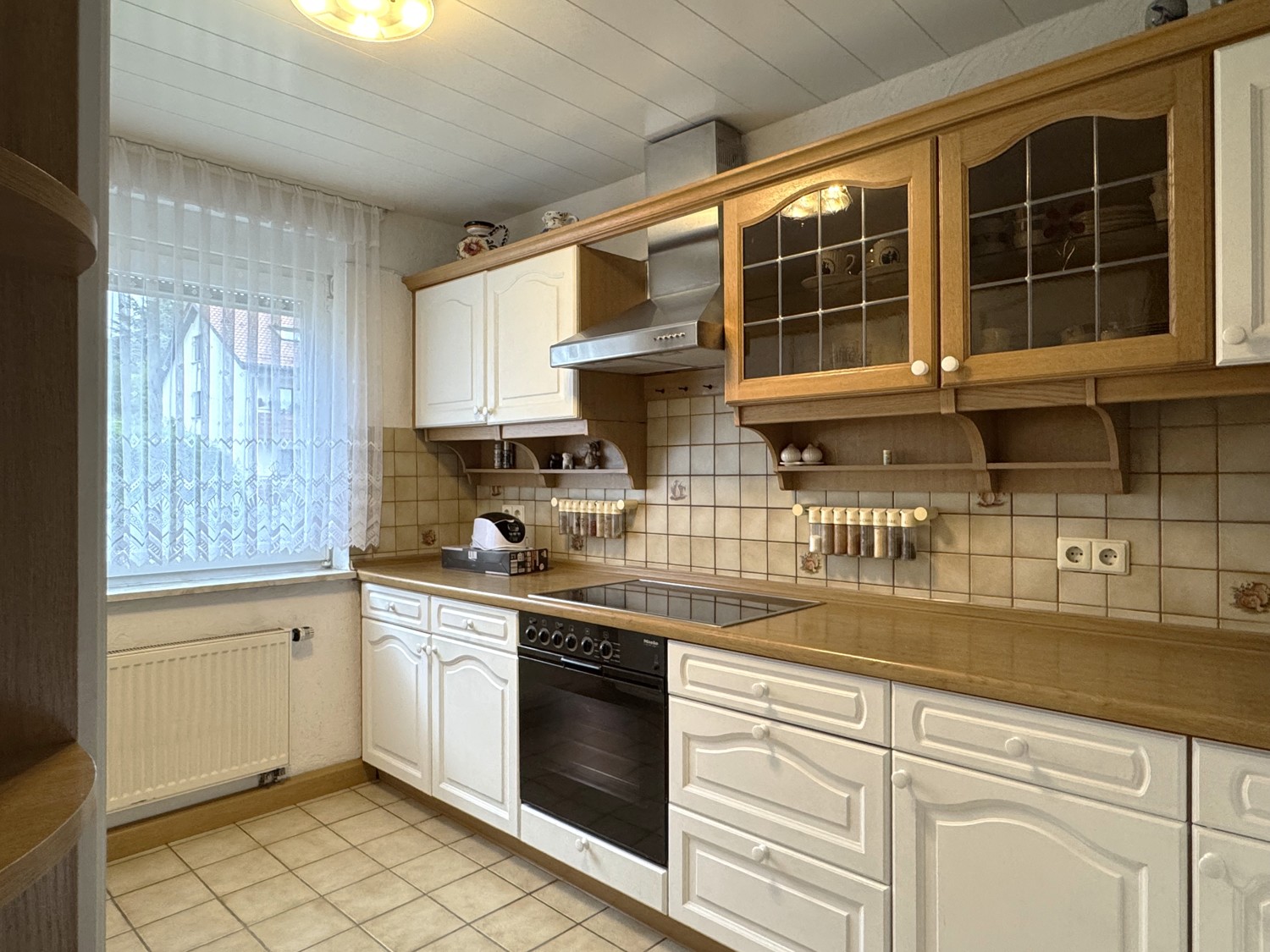 3-Familienhaus auf großem Eckgrundstück mit Gartenhaus und Doppelgarage, Aalen/Hüttfeld