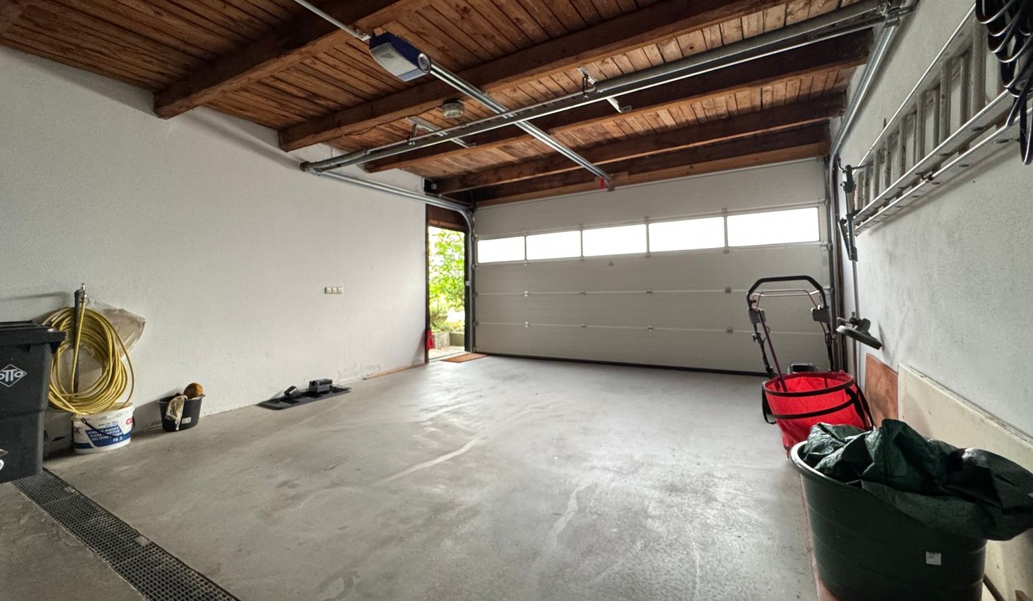 Garage, überdachter Zugang ins Haus