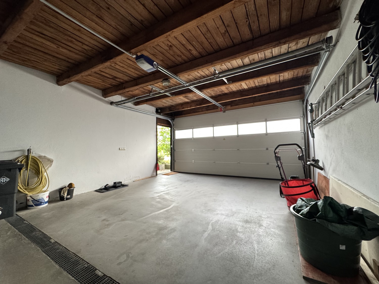 Garage, überdachter Zugang ins Haus