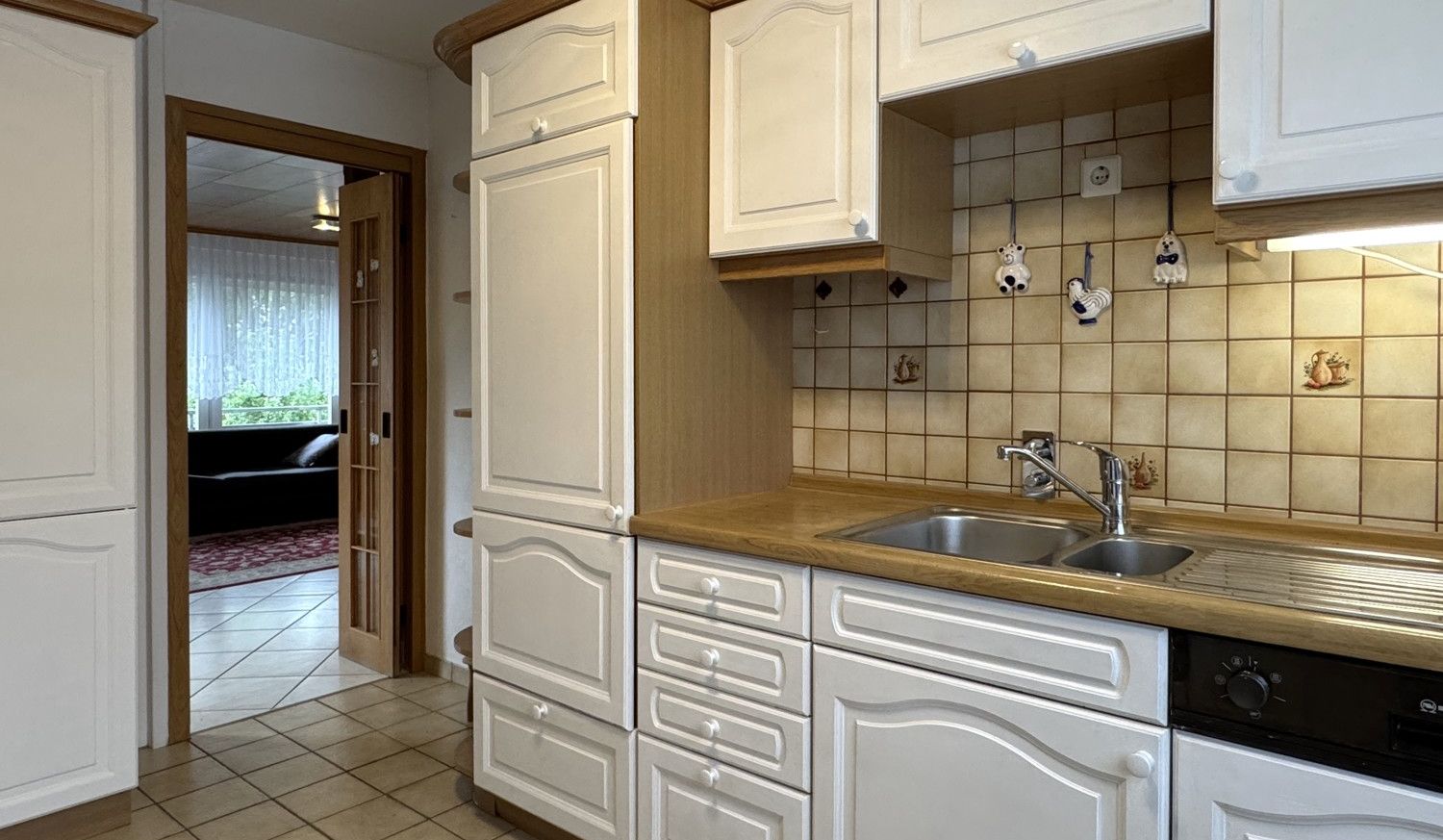 3-Familienhaus auf großem Eckgrundstück mit Gartenhaus und Doppelgarage, Aalen/Hüttfeld