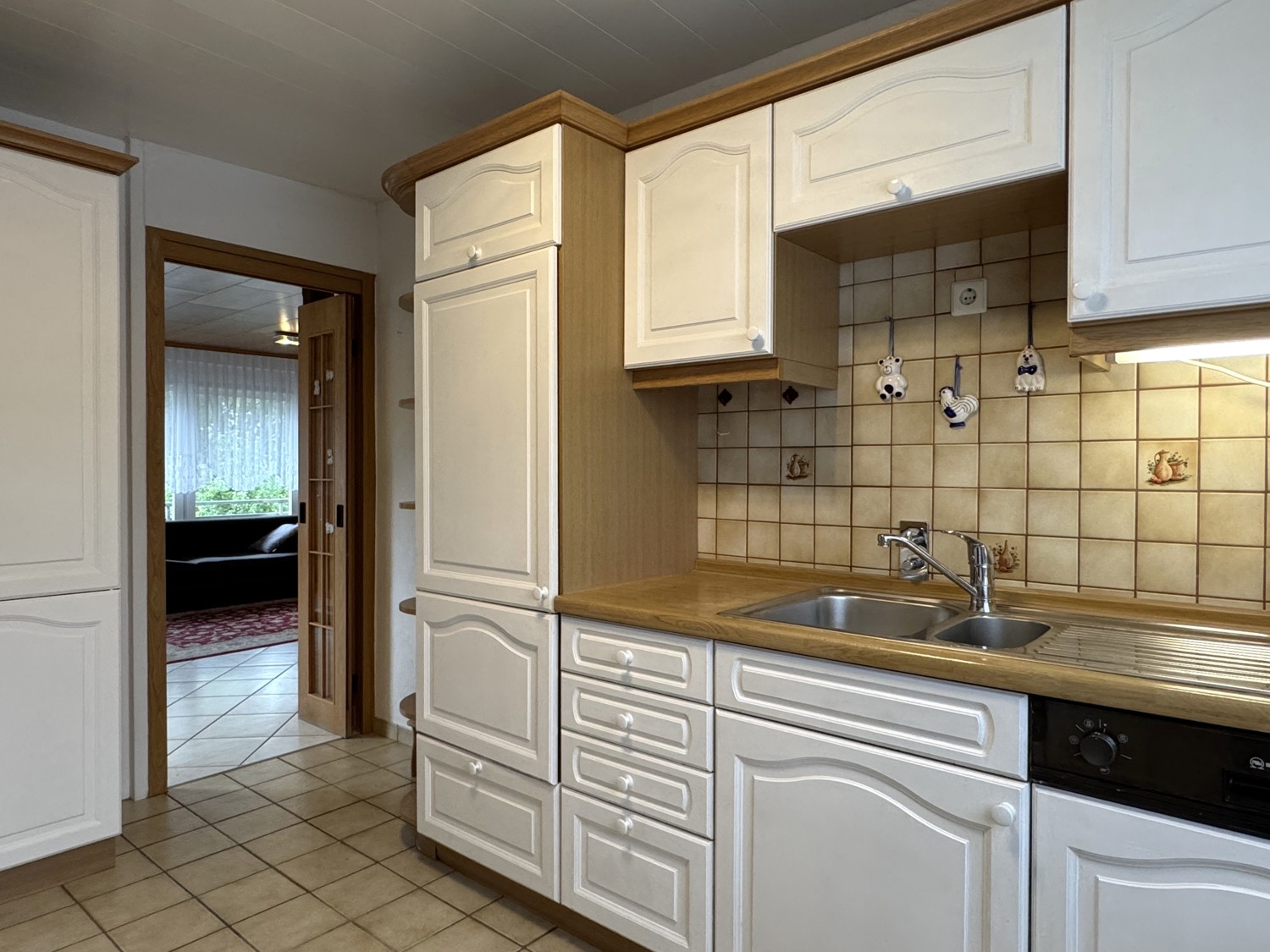 3-Familienhaus auf großem Eckgrundstück mit Gartenhaus und Doppelgarage, Aalen/Hüttfeld