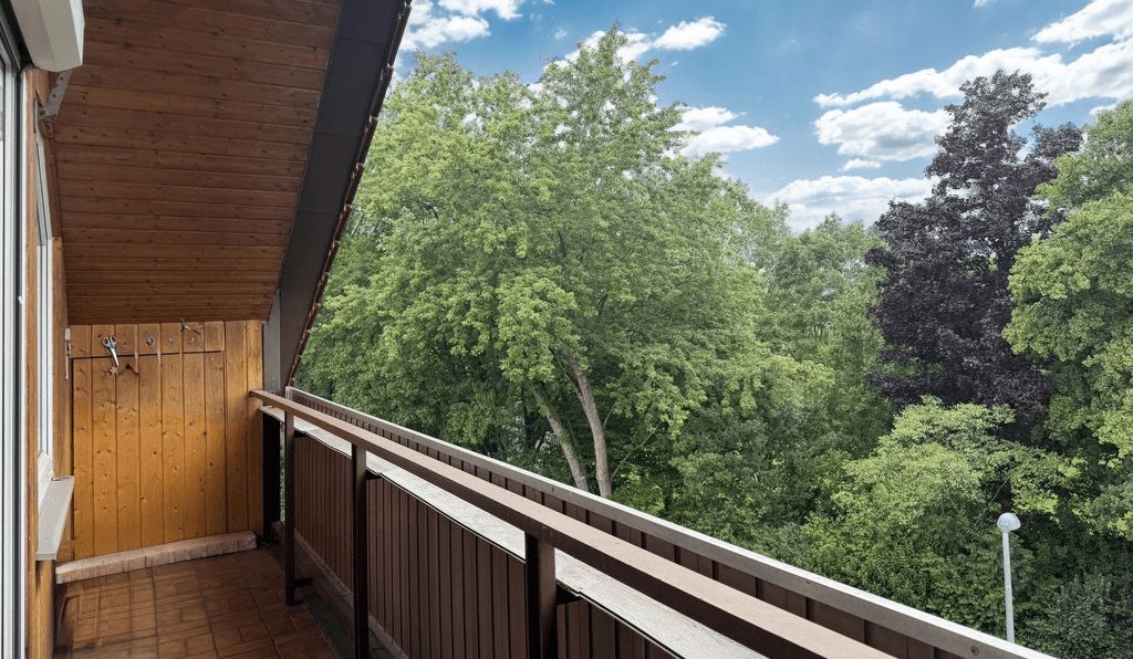 3-Familienhaus auf großem Eckgrundstück mit Gartenhaus und Doppelgarage, Aalen/Hüttfeld