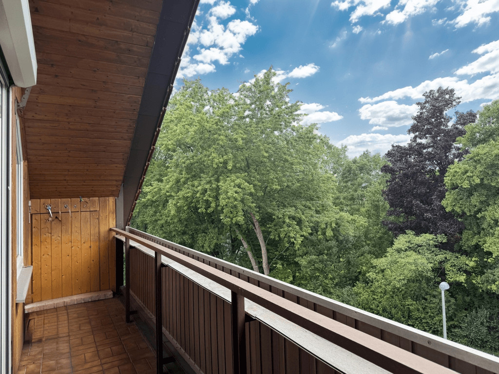 3-Familienhaus auf großem Eckgrundstück mit Gartenhaus und Doppelgarage, Aalen/Hüttfeld
