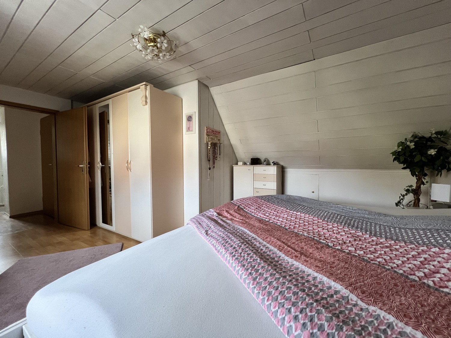 Schlafzimmer DG