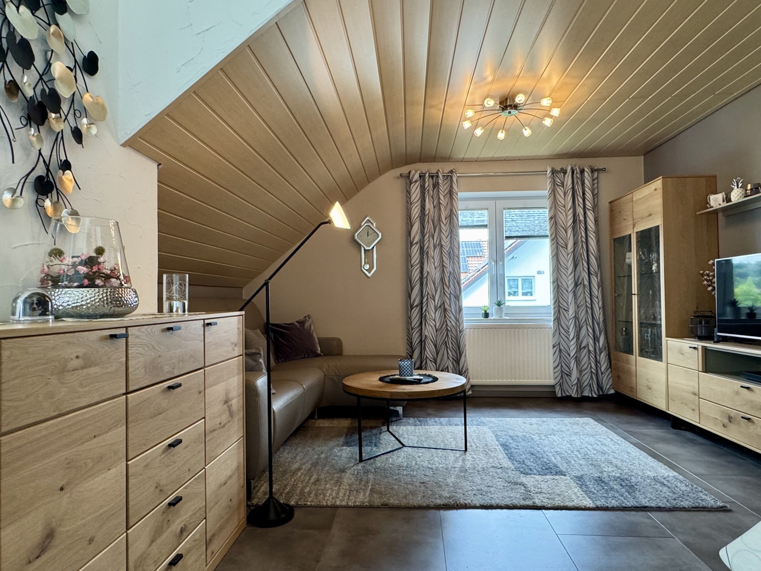 Moderne 3,5-Zimmer-Dachgeschosswohnung mit Balkon und Tiefgaragenstellplatz - einfach einziehen