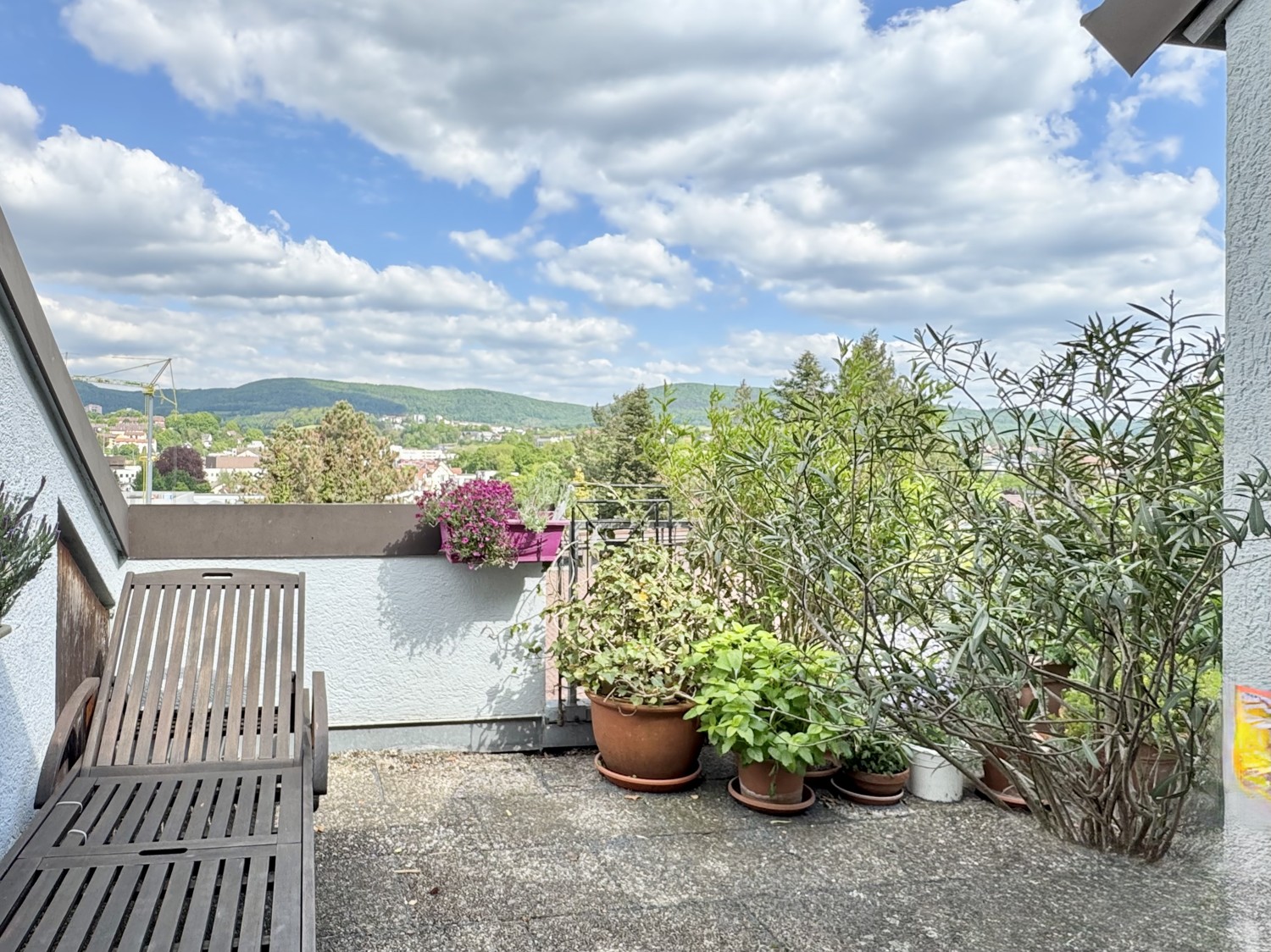 3,5-Zimmer-Dachgeschosswohnung mit zusätzlicher  Galerieebene, Balkon, Terrasse, Garage, Fernsicht