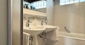von_poll_real_estate_property_25151010_image_16