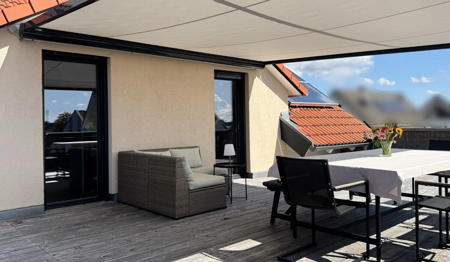 große Markise zur Beschattung