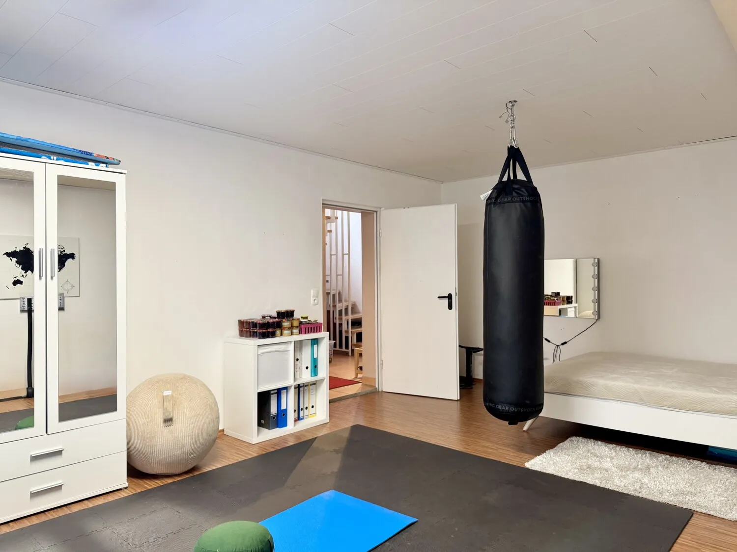 Raum im UG: Tageslicht, Heizung, Laminat