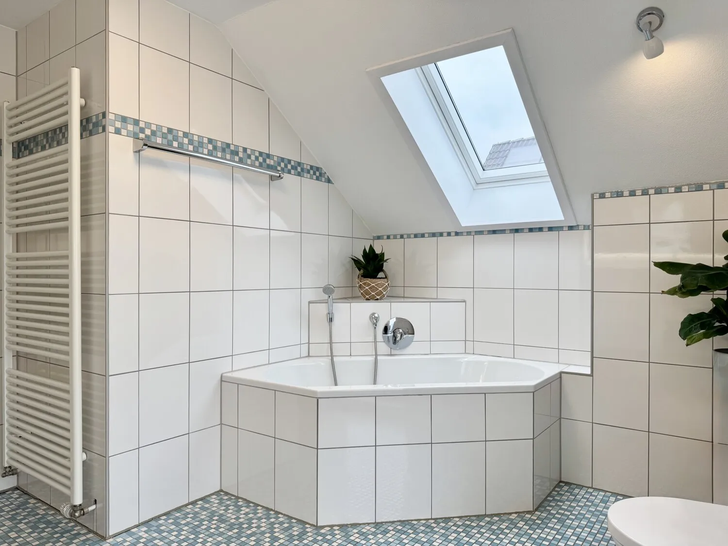 Großes Einfamilienhaus – perfekt für Familien mit Platzbedarf & Homeoffice