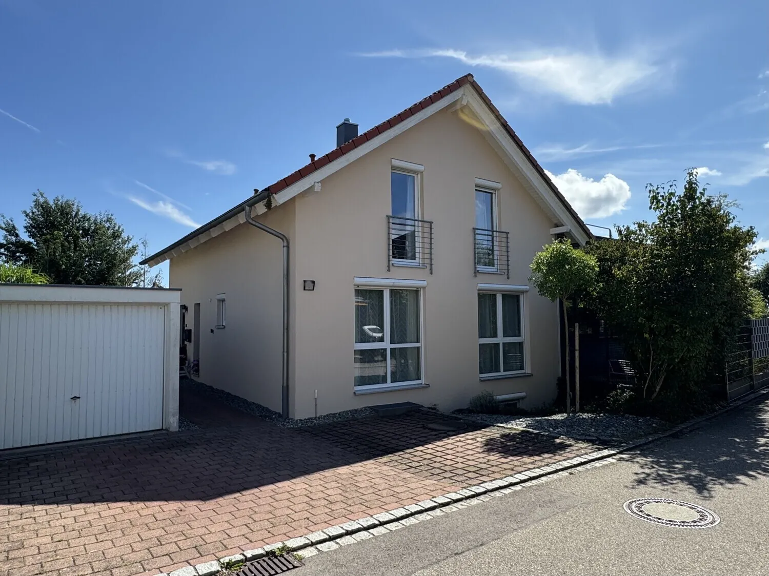 Großes Einfamilienhaus – perfekt für Familien mit Platzbedarf & Homeoffice