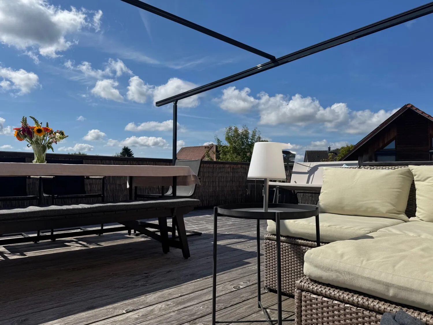 mit direkter Zugangsmöglichkeit in den Garten