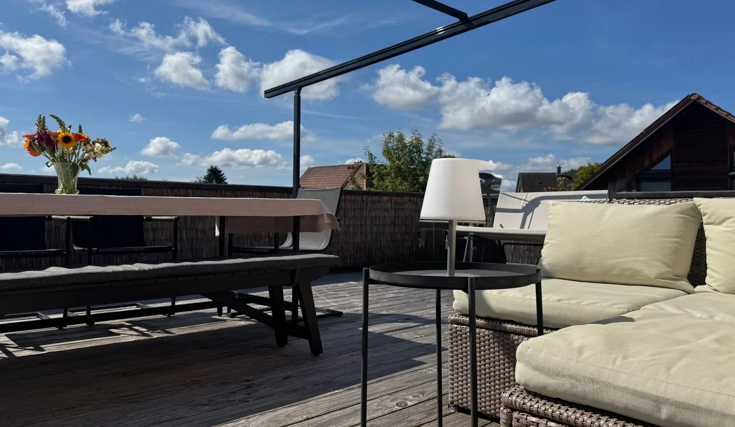 mit direkter Zugangsmöglichkeit in den Garten