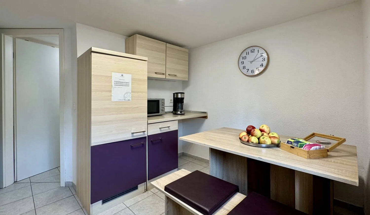 Ferienwohnung: Küche mit Zugang ins Bad