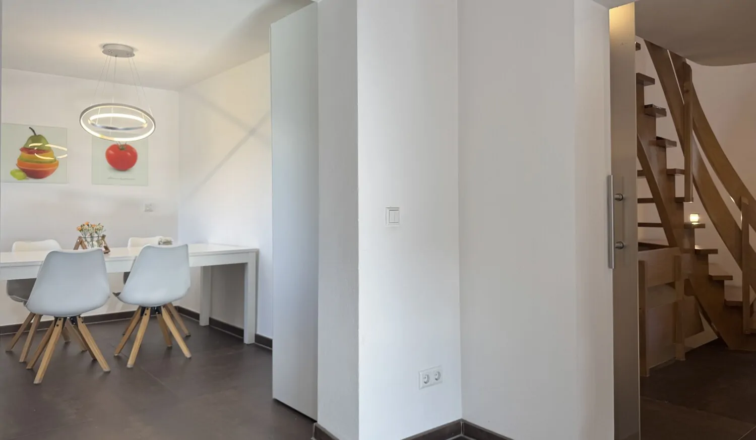 Sanierte Doppelhaushälfte mit lukrativer Ferienwohnung in unverbauter Ortsrandlage