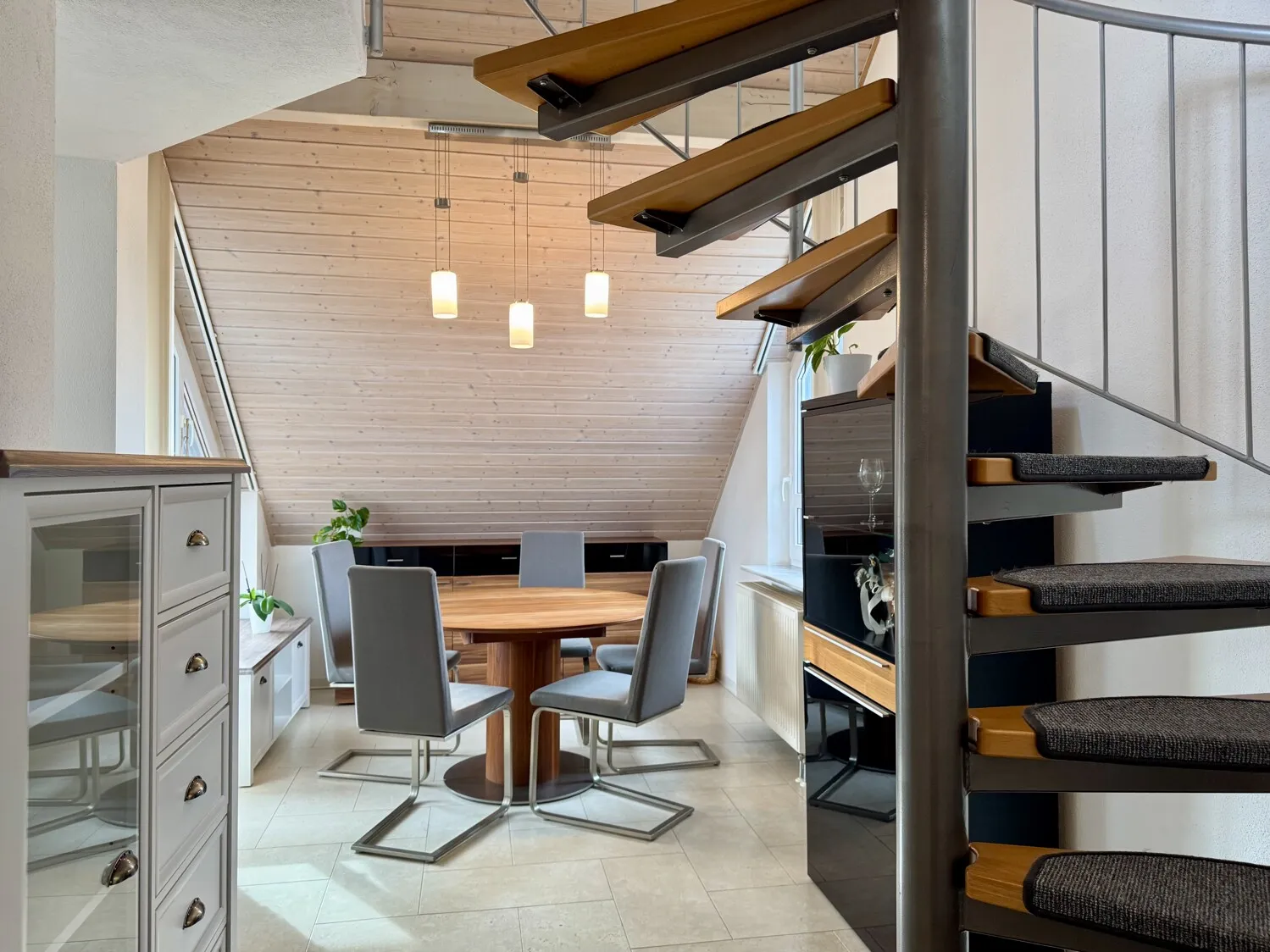 Essbereich und Treppe