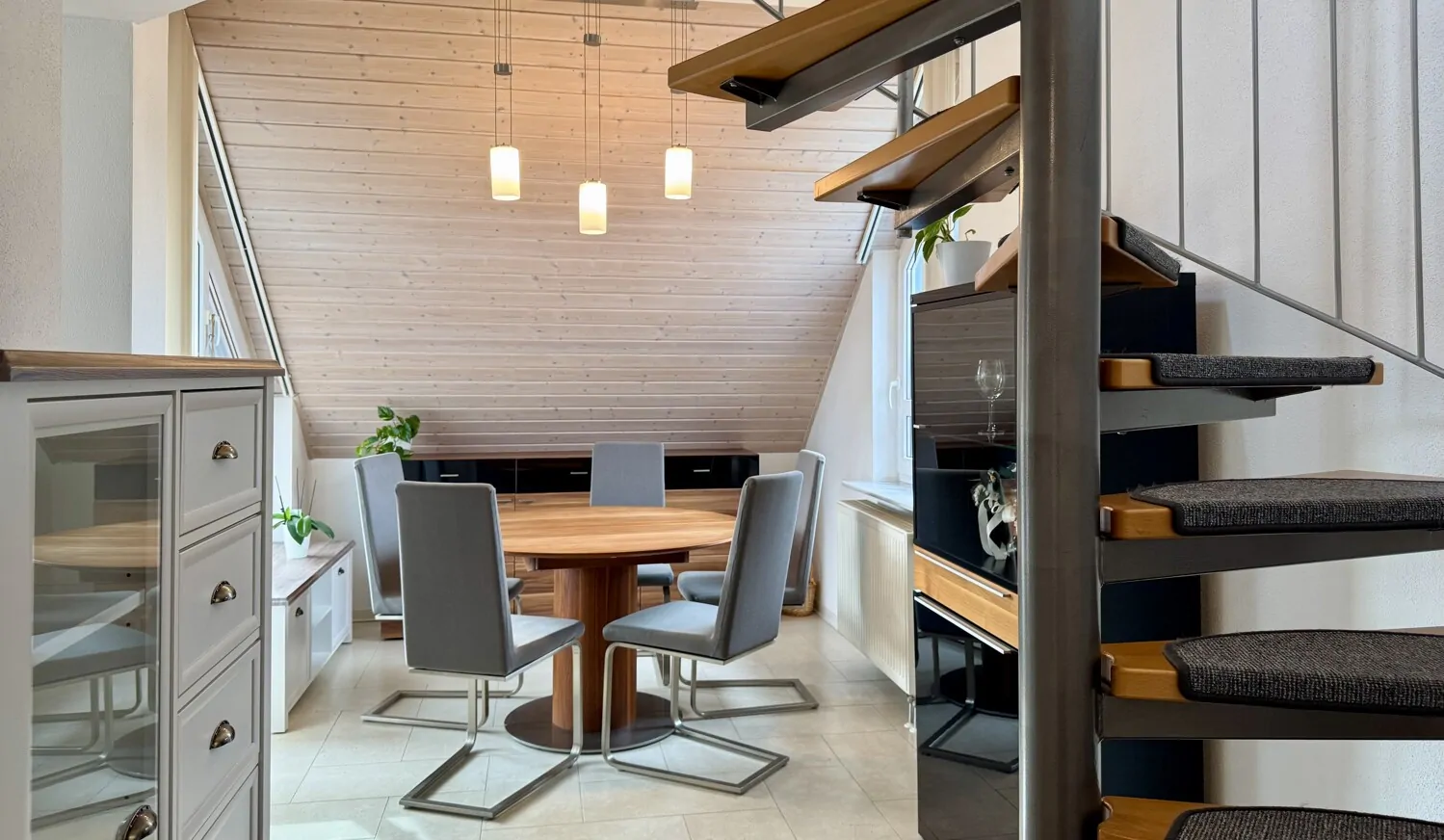 Essbereich und Treppe