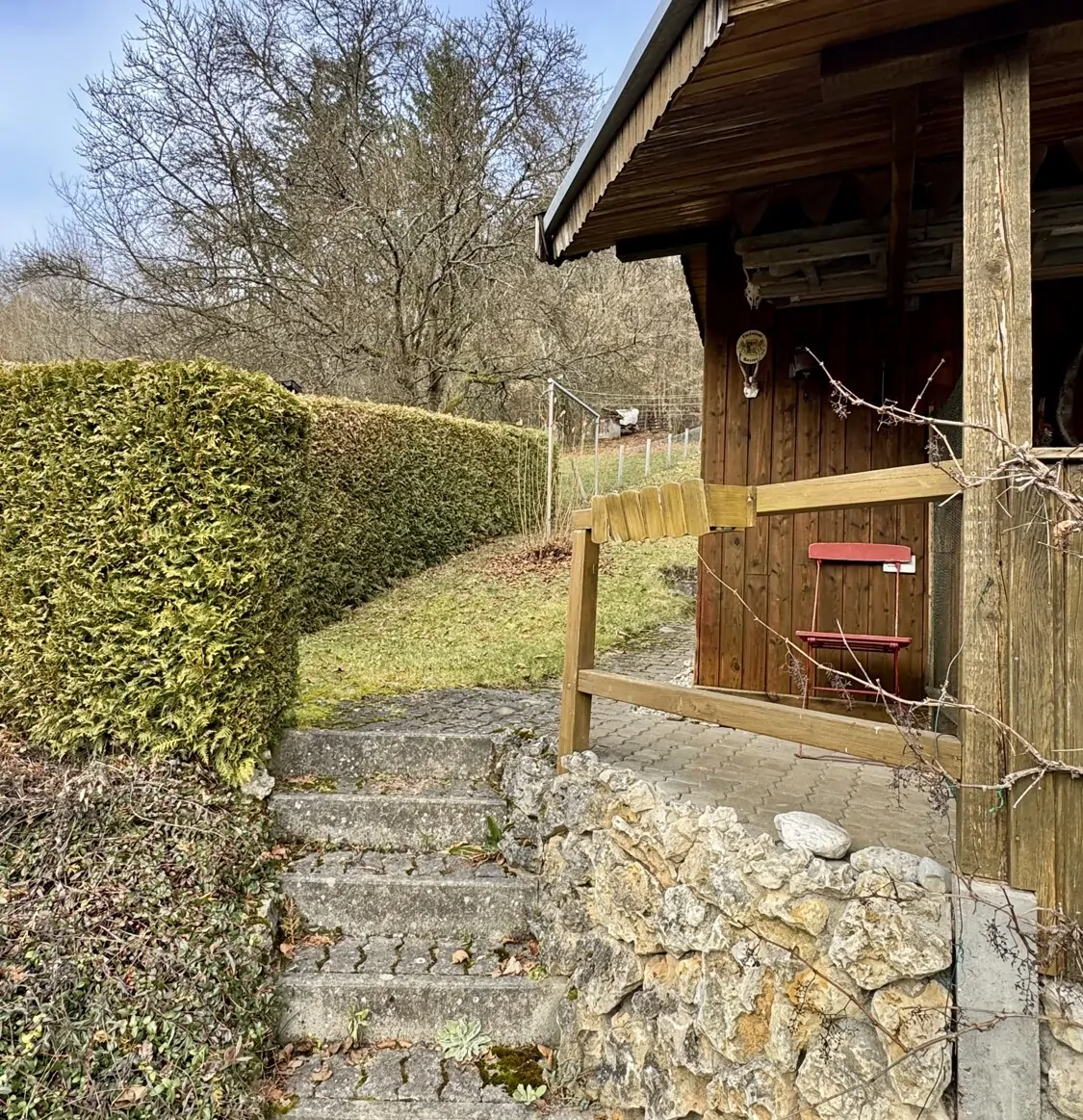 Sitzbereich am Gartenhaus