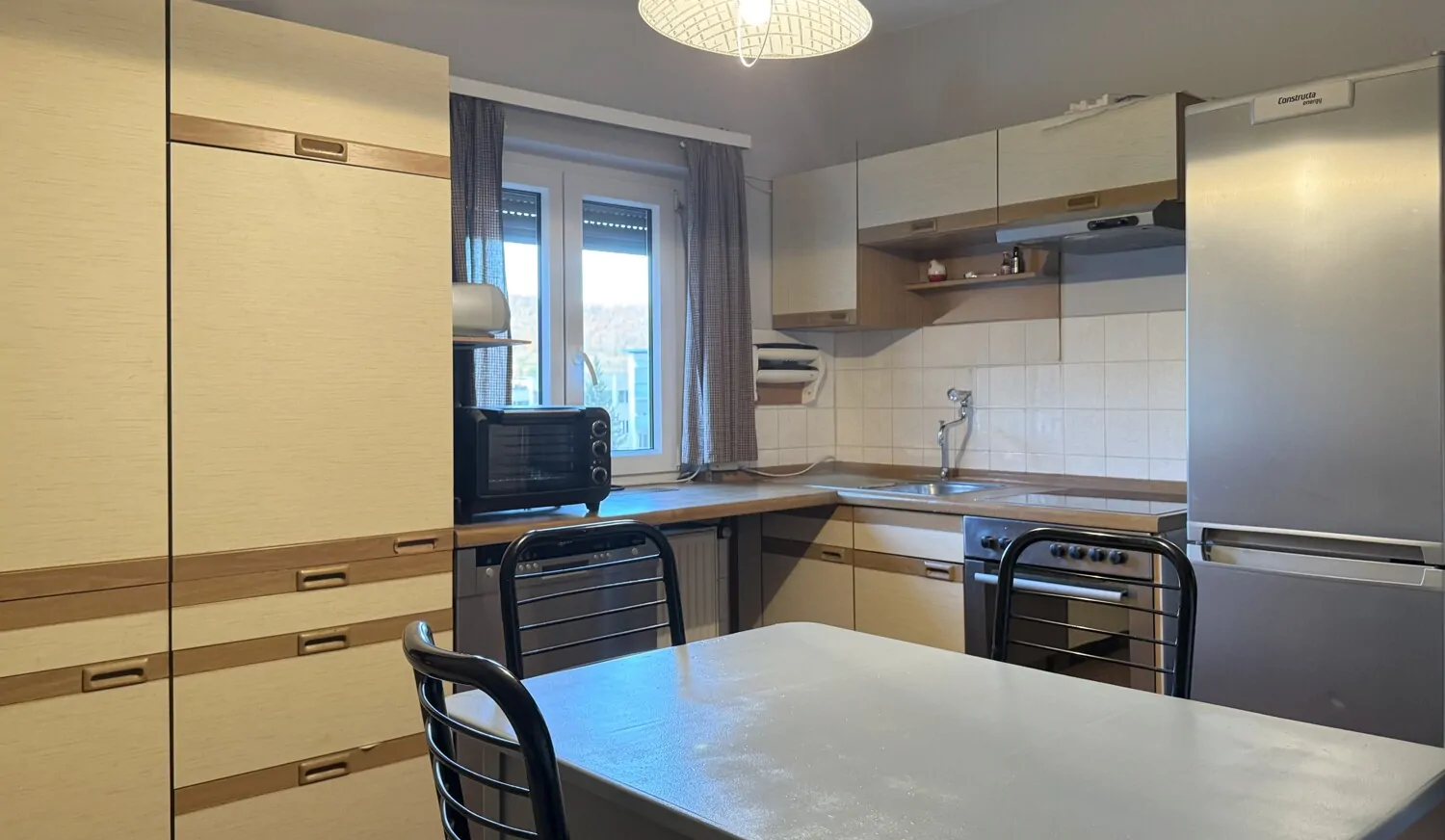 Charmantes Einfamilienhaus mit Wintergarten und 2 Garagen