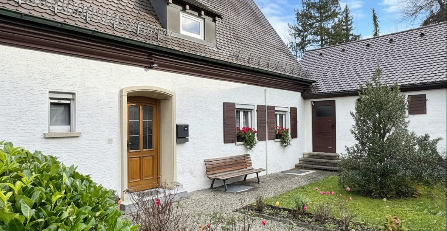 Charmantes Einfamilienhaus mit Wintergarten und 2 Garagen