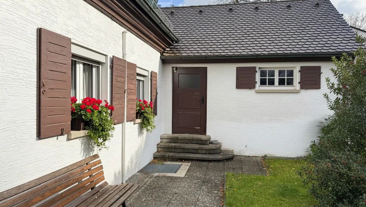 Charmantes Einfamilienhaus mit Wintergarten und 2 Garagen