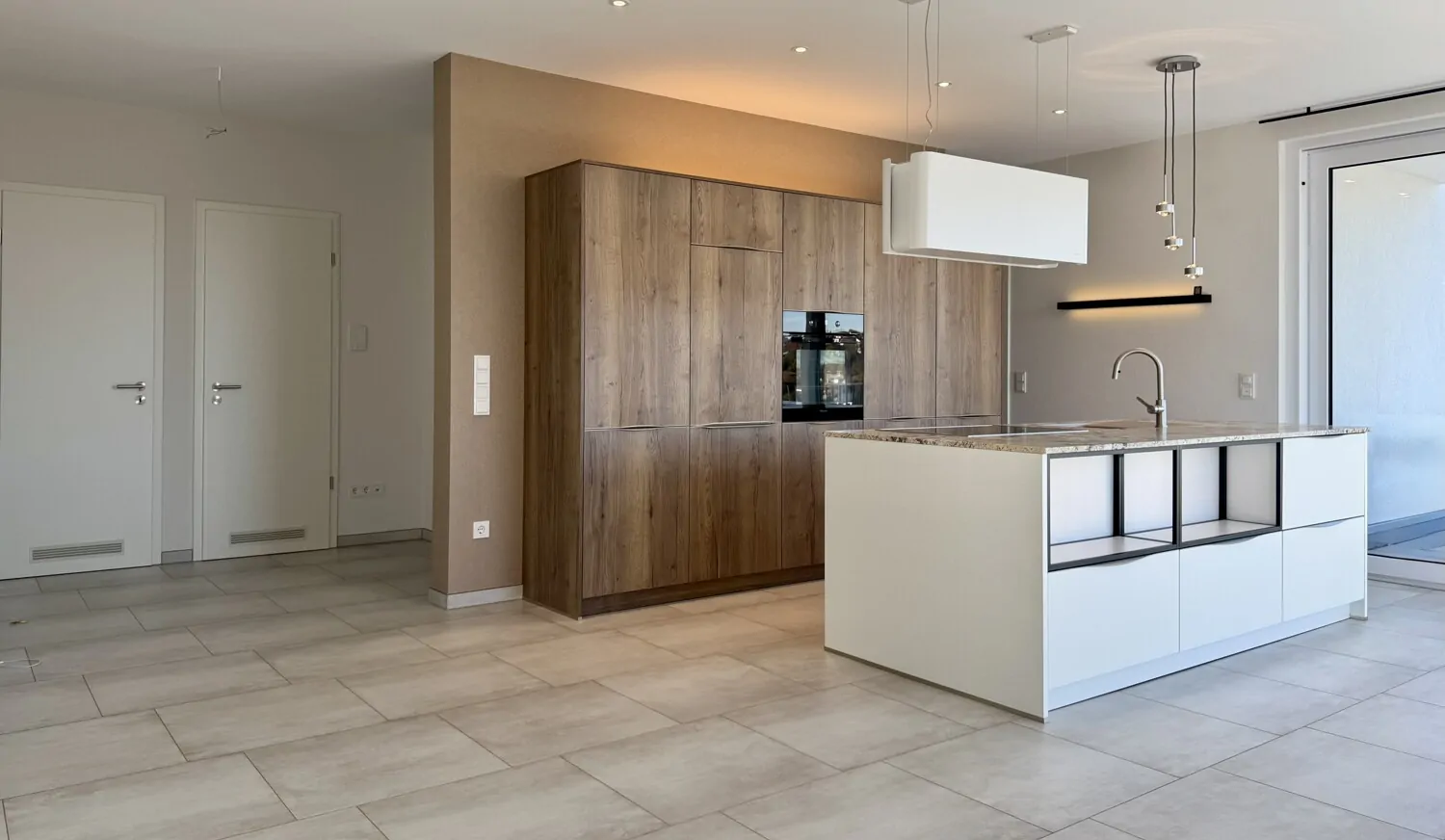 Erstbezug - Penthousewohnung mit Tiefgaragenstellplatz und Carport