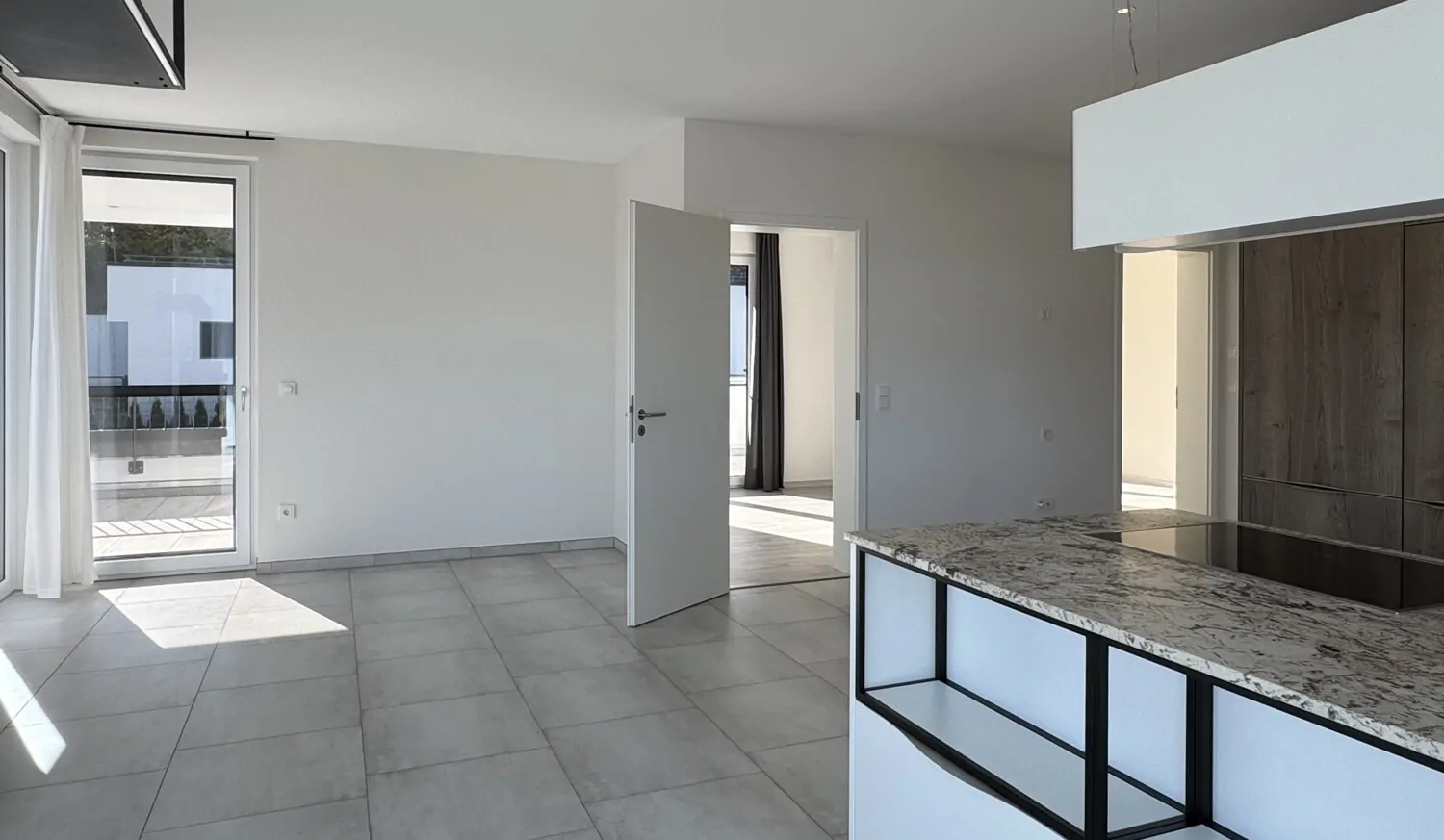 Wohnbereich und Zimmer